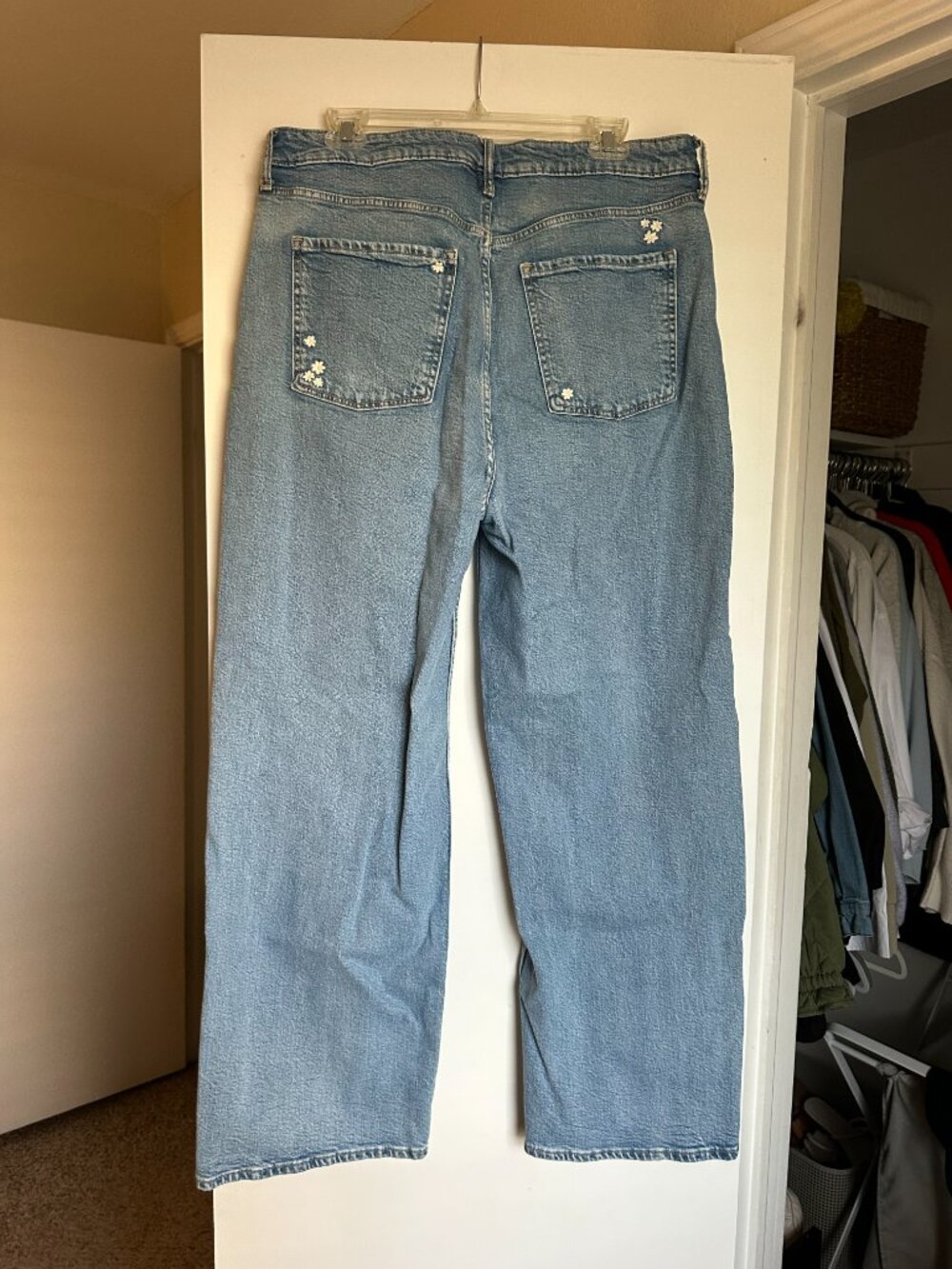 Size 14 Old Navy Sky High Wide Leg Embroidered Daisy Jeans, Medium/Light Wash - Picture 3 of 4
